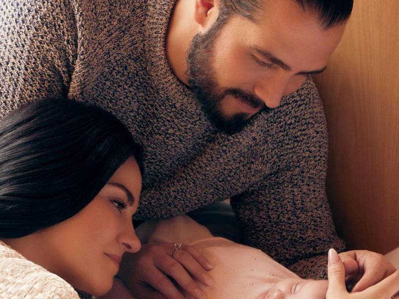 La integrante de RBD, Maite Perroni, compartió la dulce noticia de su embarazo tras anunciar el regreso del grupo. Junto a Andrés Tovar, Maite dio la bienvenida a su hija, Lía, el 16 de mayo de 2023.