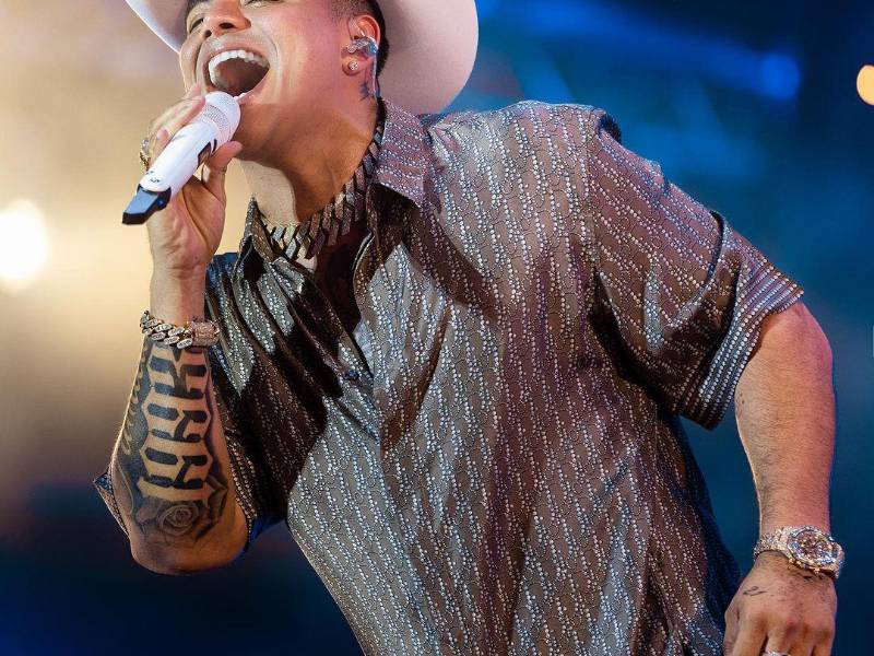 Eduin Oswaldo Parra Cázarez, mejor conocido como Eduin Caz, es un cantante, vocalista del conocido Grupo Firme que nació en Culiacán, Sinaloa, México y el pasado domingo 30 de julio celebró tres décadas de vida. En sus redes sociales compartió un mensaje conmemorando su aniversario y dio un importante anuncio a sus fans.