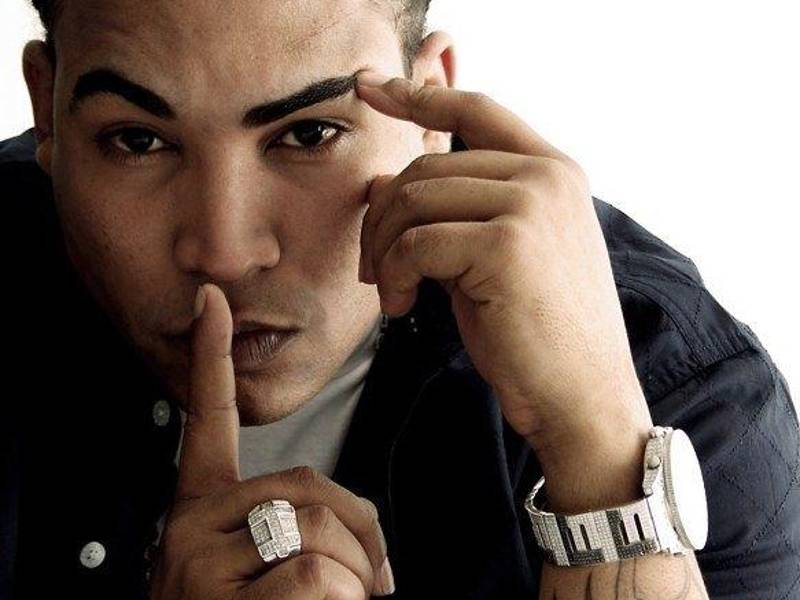 Don Omar dio a conocer las fechas de su esperada gira “Back To Reggaetón”, un viaje de 25 fechas con paradas en Nueva York, Los Ángeles, Chicago, Miami, Las Vegas, Houston, entre otras ciudades importantes. Según un comunicado de prensa, la gira celebrará dos décadas de éxitos globales que han marcado la carrera de la superestrella. Además, el puertorriqueño estará en San Pedro Sula el próximo 01 de marzo como invitado especial del Urban Fest, un evento prometedor que reunirá el talento del “rey del reggaetón”, junto a Ivy Queen y Ryan Castro.Fuente: Billboard