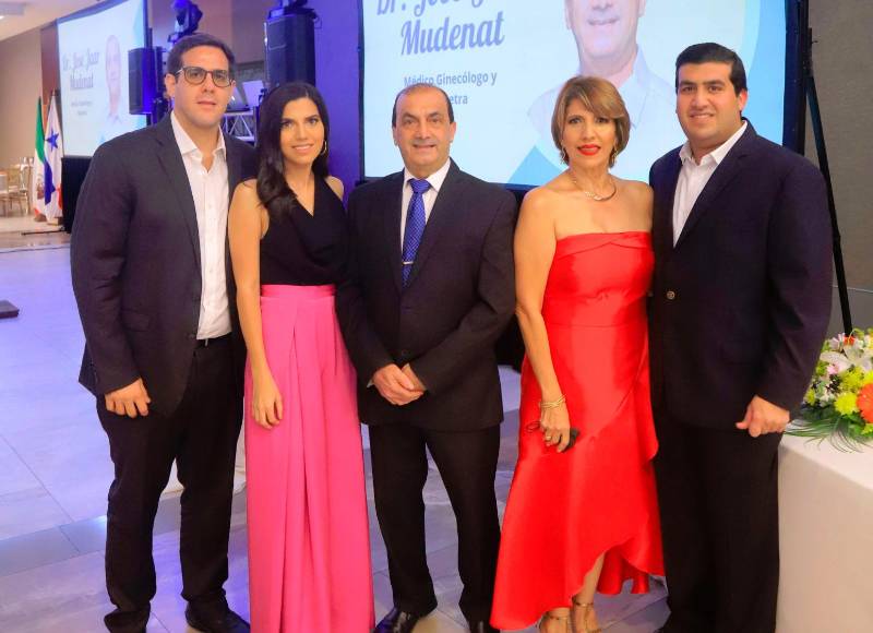 <b><span class="mln_uppercase_mln">George Fallas, Sofía Jaar, José Jaar, Lilian de Jaar y José Carlo Jaar.</span></b> 