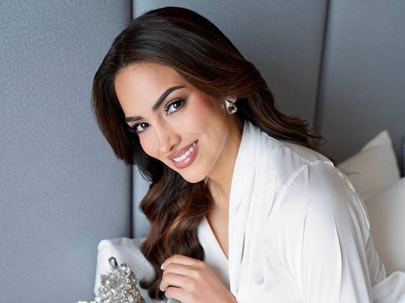 La nueva reina peruana llega al certamen con una sólida trayectoria en televisión, moda, proyectos sociales y promoción cultural en Estados Unidos. Hace dos años, <b>Luren Márquez</b> estuvo a un paso de la corona nacional al convertirse en <b>primera finalista del Miss Perú 2024</b>. Hoy, ese sueño finalmente se hizo realidad: la conductora y promotora cultural de 27 años fue elegida como la nueva <b>Miss Perú 2026</b> y será la encargada de representar al país en el <b>Miss Universo</b>, que se realizará en <b>Puerto Rico</b>.