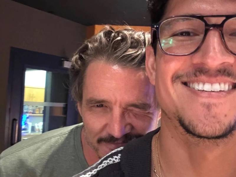 Pedro Pascal ,de 50 años de edad, junto a Danny Ramírez, de 33.