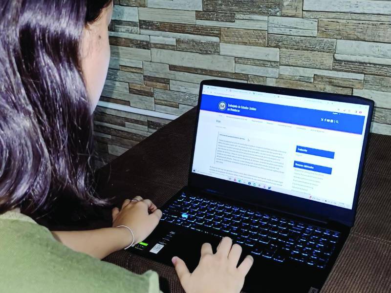 En el sitio web oficial de la embajada de EEUU https://hn.usembassy.gov/es/visas-es/ está toda la información oficial sobre visas y su trámite oficial.