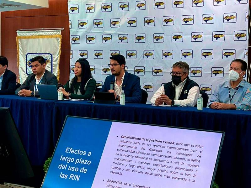 <b><span class=mln_uppercase_mln>conferencia.</span></b> Los economistas del Cohep aclararon que el análisis técnico no es la posición oficial de esa organización.