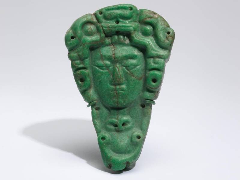 Pieza de jade precolombino de Guatemala, expuesta en el Museo Metropolitano de Arte.