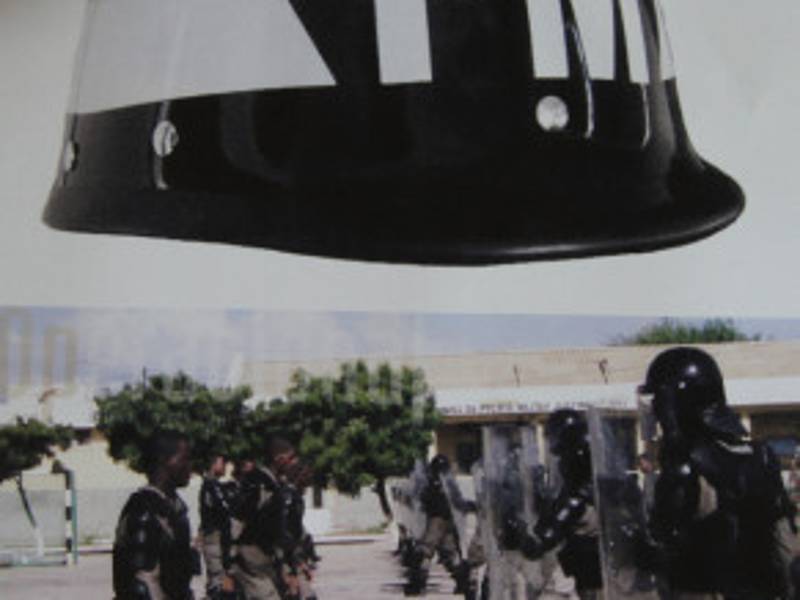 La PM utilizará chalecos negros como los que muestra la imagen.