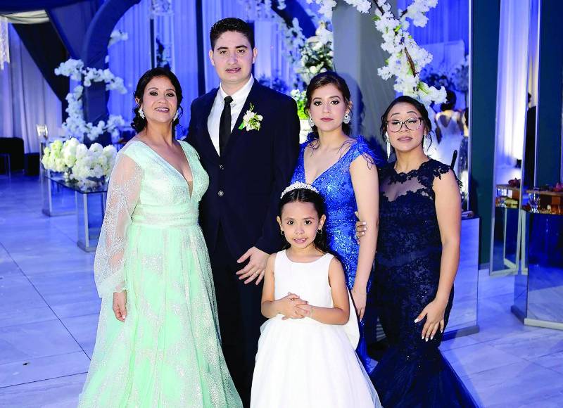 Brenda Rodríguez, Kevin Galo, Nicol Rodríguez, Génesis Moreno y Yamy Rodríguez