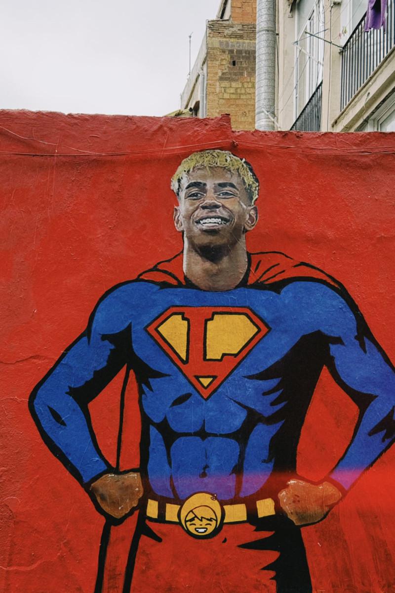 Vandalizan mural de Lamine en respuesta a la crítica de su fiesta de cumpleaños