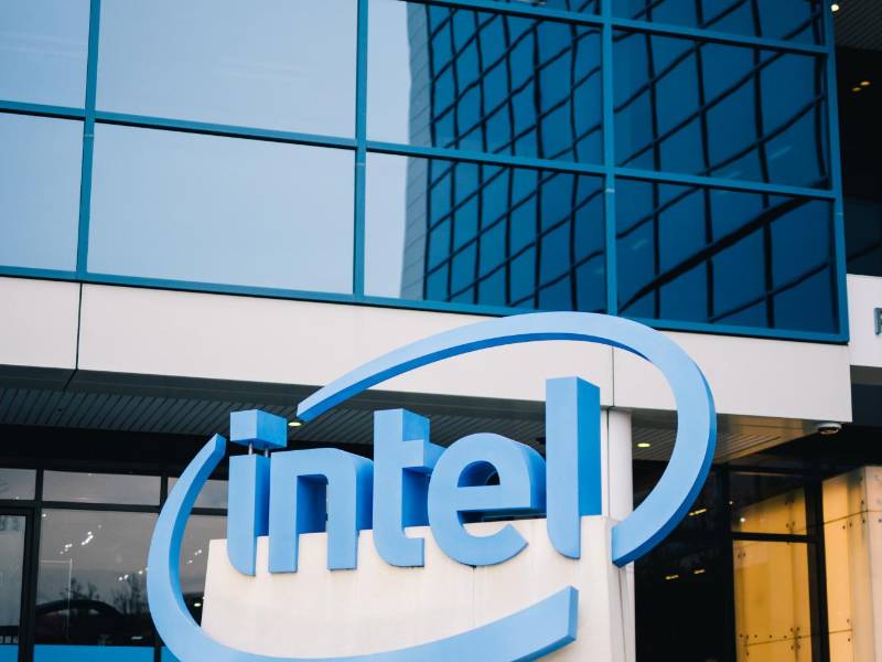 Cofundadores y empleados de Intel prolongaron su dominio. Pero las fuerzas disruptivas de Silicon Valley la rebasaron.