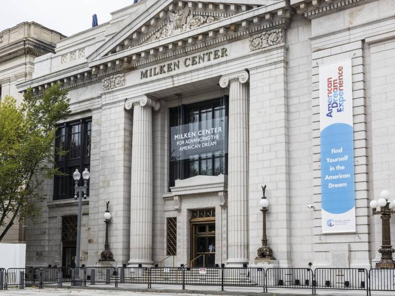 El Centro Milken ha ocupado la antigua sede de un banco que cerró hace décadas.