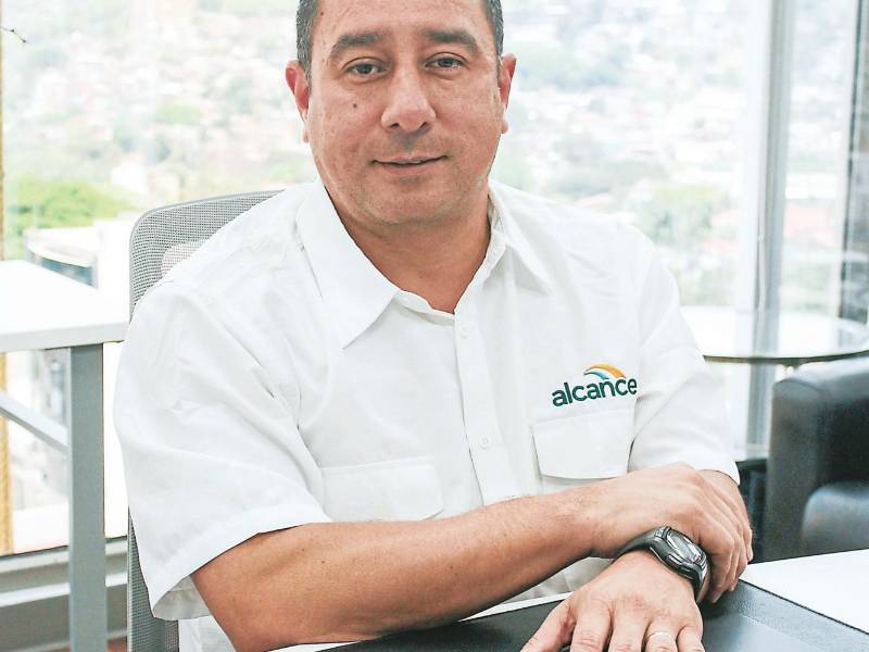 Rubén Pineda, gerente general de Alcance, explicó los servicios que ofrece la empresa dentro del mercado de los <i>contact center</i>.<span class=mln_uppercase_mln> </span>