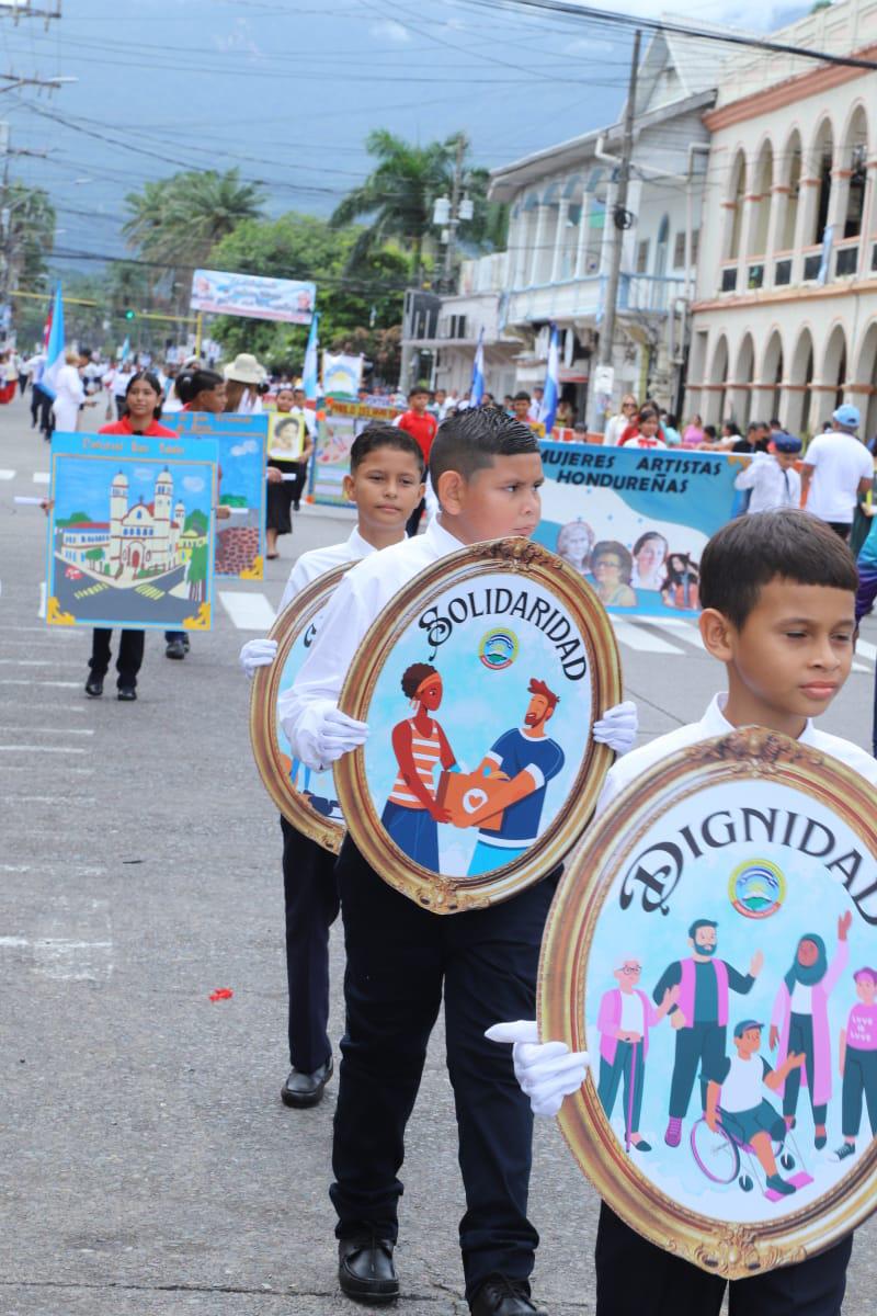 Desfiles patrios 2025: tradición y patriotismo resaltan en La Ceiba