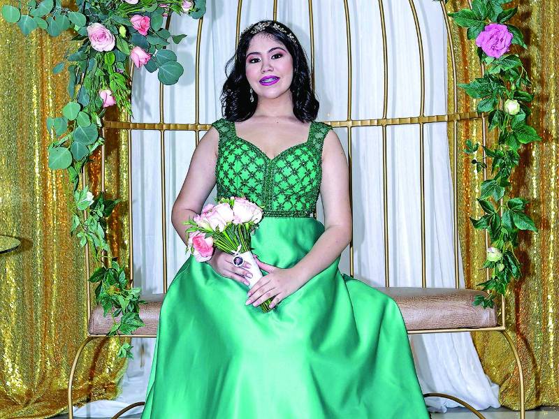 Valeria Sofía García Cano la feliz homenajeada