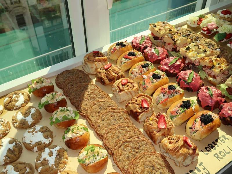 Los cafés caseros, como este organizado por Ryan Nordheimer en NY, se han vuelto populares en redes sociales. (Christine Yang)