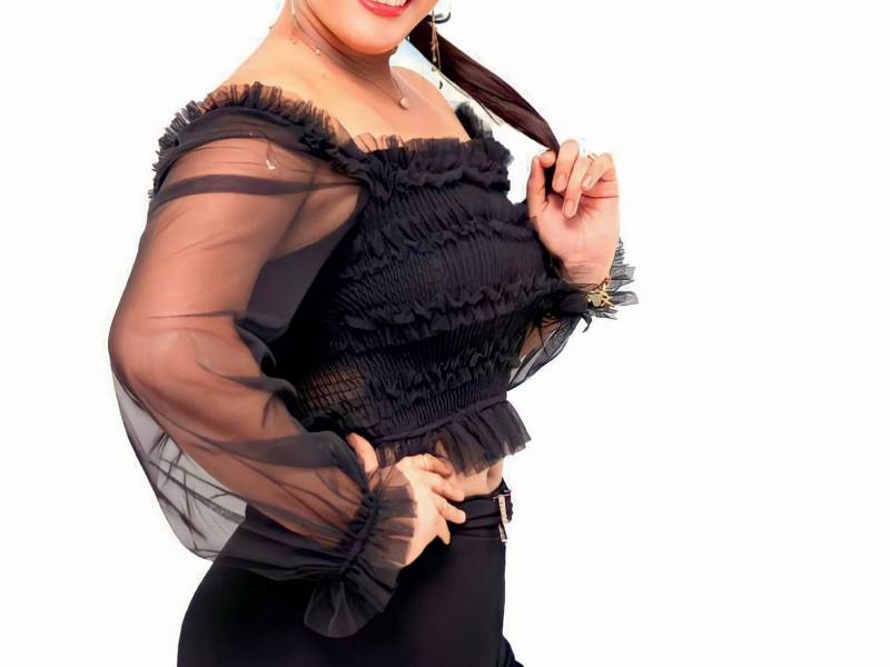 En Instagram, la artista aparece como @dubisoviedomusichnoficial y en Facebook como Dubis Oviedo.