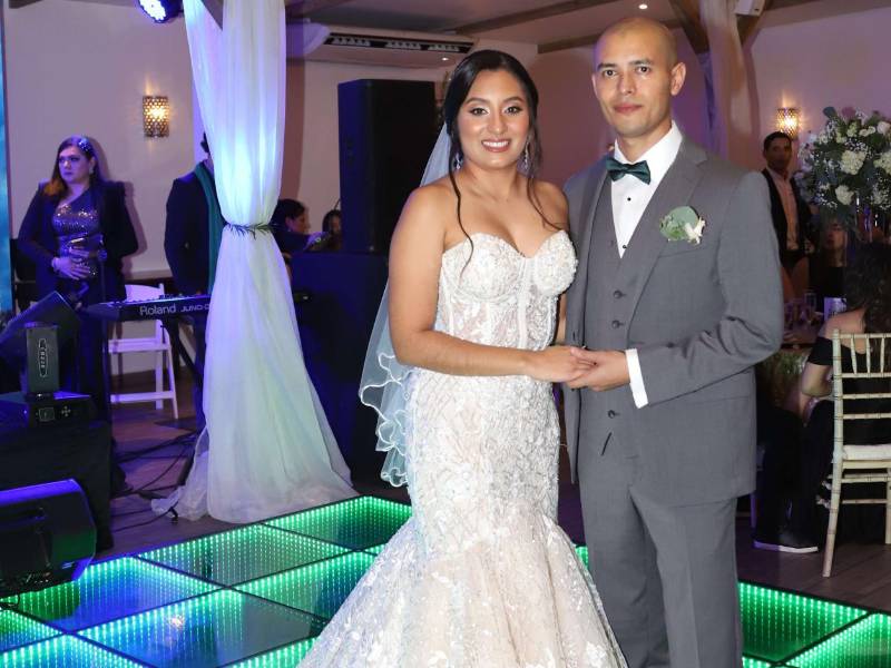 Los nuevos esposos, Rosario Reyes y Jhony Cárcamo.