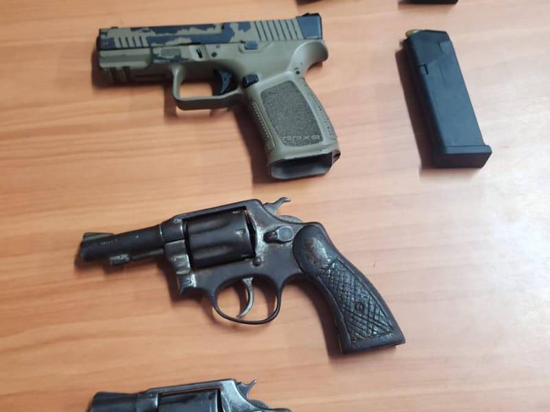 Armas decomisadas a los aficionados del Real España.