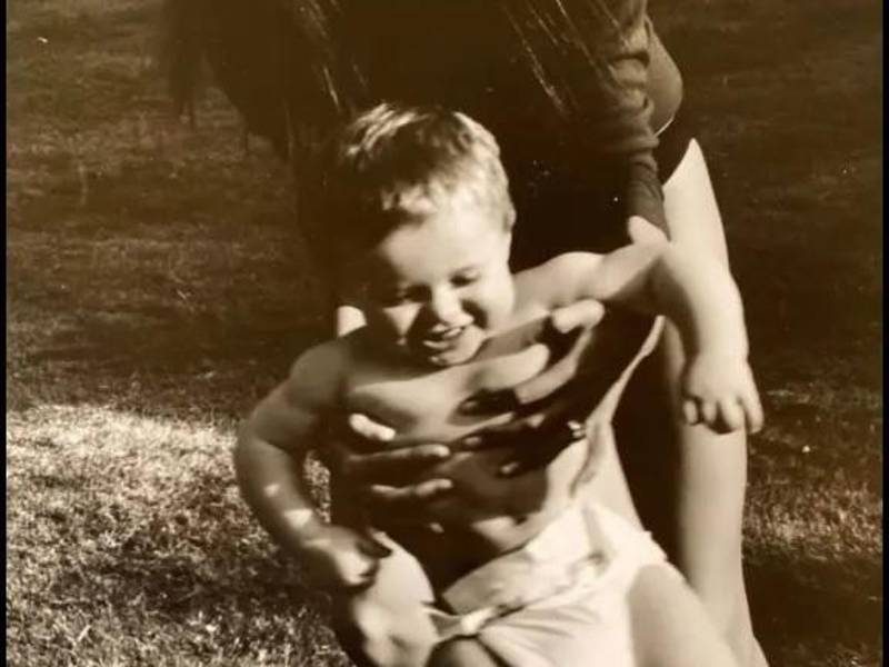 Victoria también compartió una linda foto de su hijo y ella juntos.