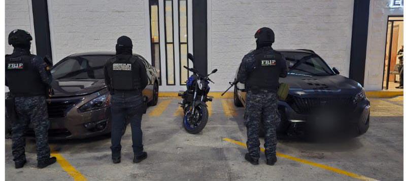 Esposa de pastor lo deja por su instructor; se lleva 10 millones de pesos y los carros de lujo