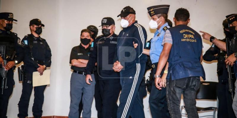 Bonilla, presentado por autoridades hondureñas en Tegucigalpa. El ministro de Seguridad, Ramón Sabillón, observa al fondo.