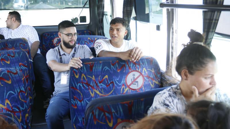 El periodista de Grupo OPSA Mario Jafeth Moreno durante la entrevista con Juergen García.