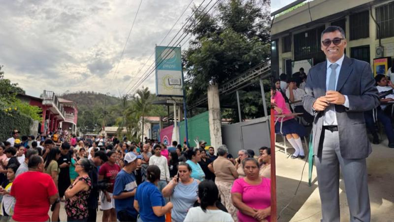 Entre lágrimas despiden al director Víctor Fiallos mientras investigan su homicidio