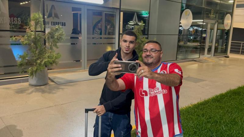 Un Yío solicitado: Kervin y Dereck muy sonrientes en su llegada a Honduras