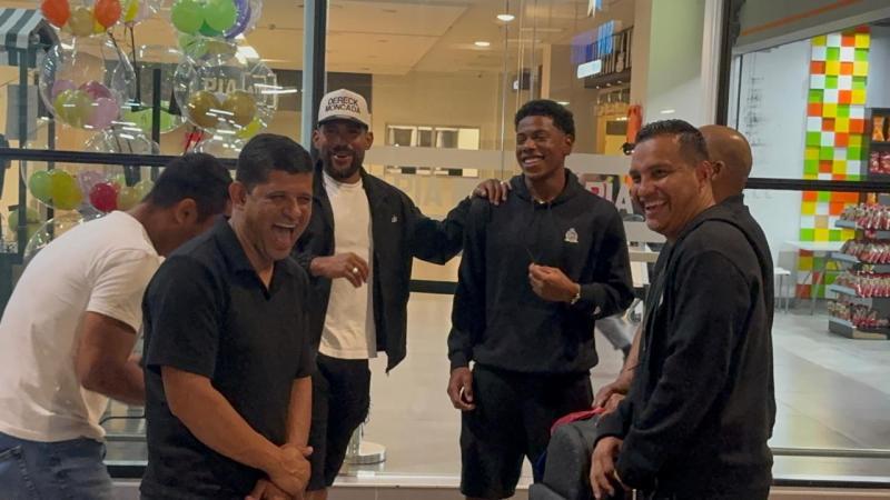 Un Yío solicitado: Kervin y Dereck muy sonrientes en su llegada a Honduras