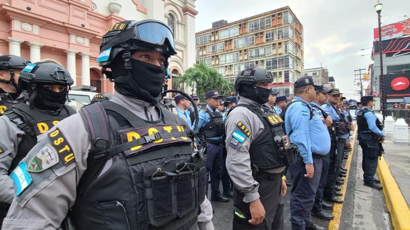 En el centro de la ciudad tendrán operativos permanentes para garantizar la seguridad de los pobladores que realizan compras navideñas.
