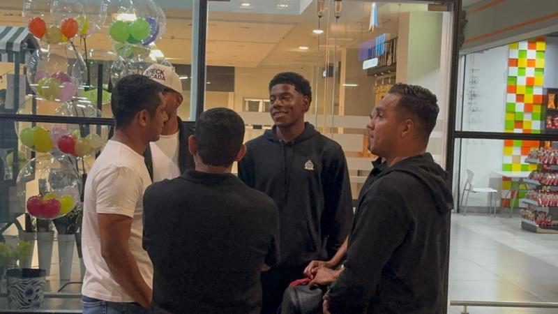 Un Yío solicitado: Kervin y Dereck muy sonrientes en su llegada a Honduras