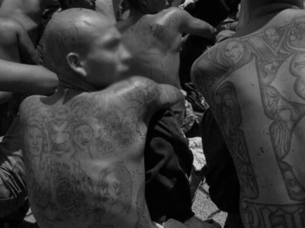 Imagen referencial de archivo LA PRENSA. Integrantes con tatuajes alusivos a la pandilla 18.