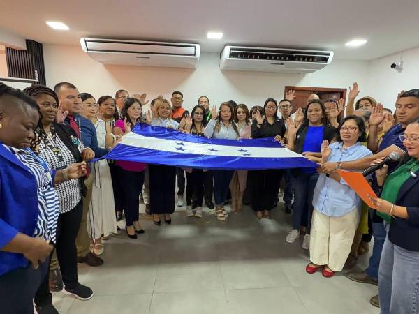 Autoridades juramentan a los miembros del nuevo organismo y presentan la hoja de ruta del Plan de Acción 2026 para combatir la vulnerabilidad infantil en Atlántida.