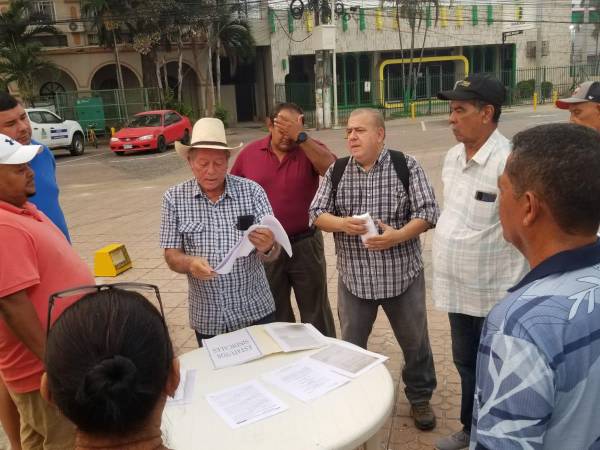Extrabajadores de la antigua Insep de La Ceiba, iniciaron una lucha para recuperar sus empleos o sus prestaciones. Aseguran que las presiones al Gobierno las irán intensificando.