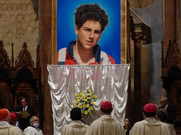 Acutis es conocido por su labor de evangelización a través de internet antes de su muerte a los 15 años de edad.