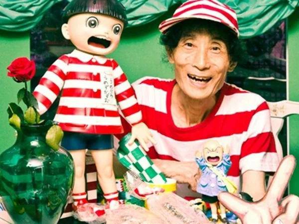 Kazuo Umezu, conocido dibujante de manga -mangaka- y creador de obras innovadoras en diferentes campos como el terror, ciencia ficción y comedia.