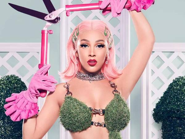 Amala Ratna Zandile Dlamini, más conocida por su nombre artístico Doja Cat, es una artista estadounidense de 30 años.