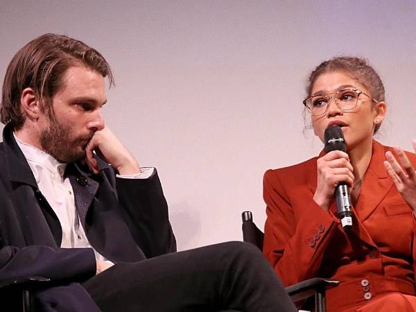 Sam Levinson, de 41 años, y Zendaya, de 29, en una conferencia de prensa.