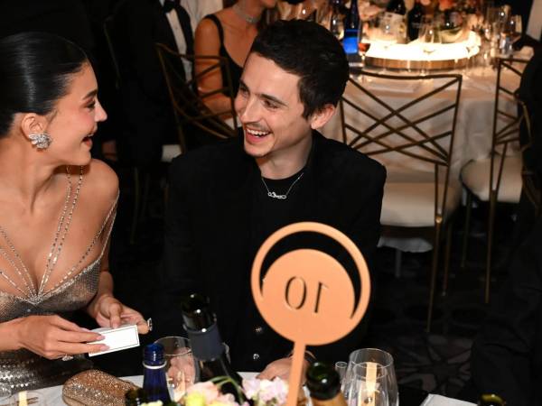 Kylie Jenner y Timothée Chalamet en la gala de los Globos de Oro.