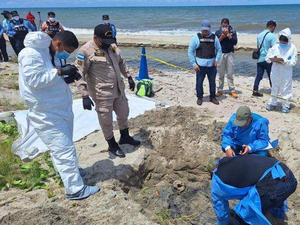 Arriba los cuatro detenidos, abajo el lugar en que fue localizado el cadáver de Xavier García Arriola.