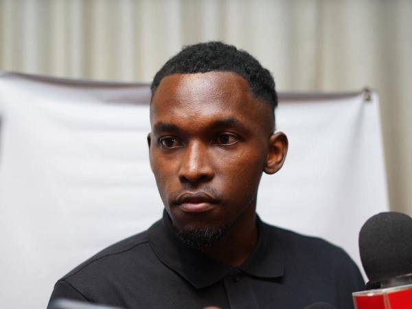 Alberth Elis habló con los medios en la presentación de la nueva indumentaria Nike de su equipo Panteras FC.