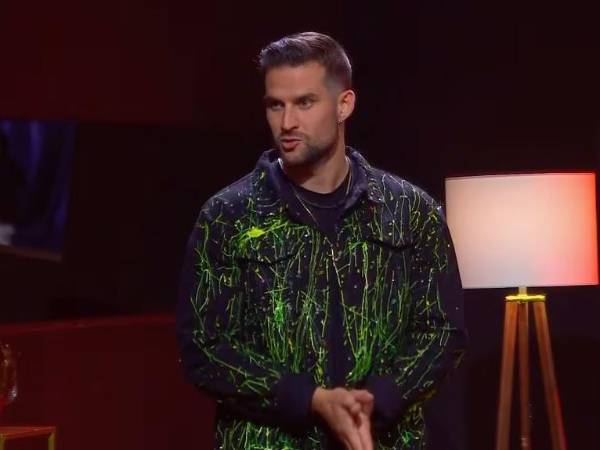 Clovis Nienow es un actor y modelo mexicano que se hizo conocido por participar en algunos realities.