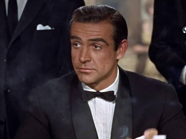 La celebración recuerda un momento clave en la historia del cine: el estreno de Dr. No (1962), la primera película de la exitosa franquicia creada a partir de las novelas de Ian Fleming. el actor británico Sean Connery, quien en ese entonces tenía 32 años, fue el primer protagonista de la saga.