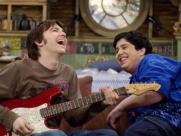 Durante una entrevista en el podcast Beyond the Velvet Rope, Drake Bell volvió a expresar su interés en un posible reinicio de Drake &amp; Josh junto a su excompañero Josh Peck.