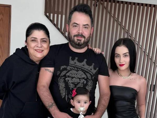 La mamá de José Eduardo Derbez, Victoria Ruffo, fue cuestionada por la prensa sobre la presunta separación del actor.