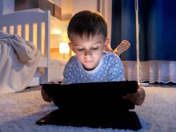 Las alteraciones en el sueño, como insomnio o dificultad para despertarse por la mañana son algunas de las señales de la adicción a la tablet.