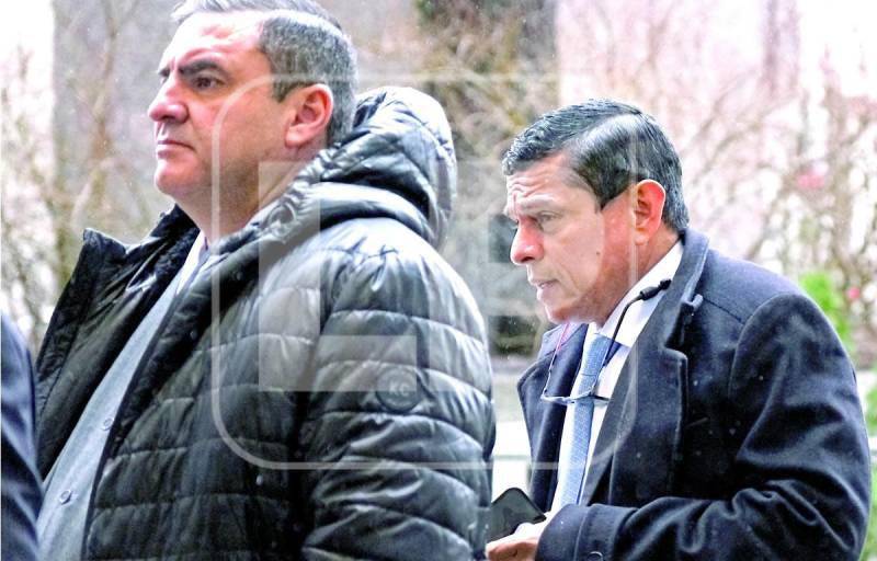 A la sala del juicio también llegó un general en condición de retiro de las Fuerzas Armadas de Honduras ( FF AA) y un excomandante de la Policía Militar.