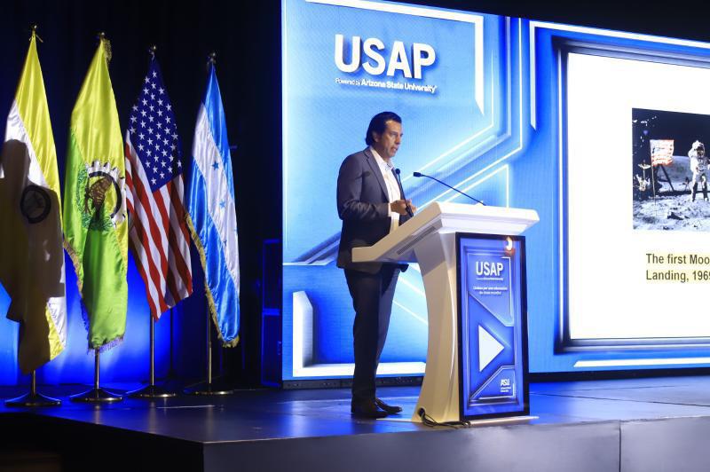 Octavio Heredia, director de alcance global y educación ampliada en las escuelas de ingeniería de la Universidad Estatal de Arizona, explicó que los estudiantes de USAP pueden cursar una parte de su plan de estudios en Arizona y obtener la doble titulación.