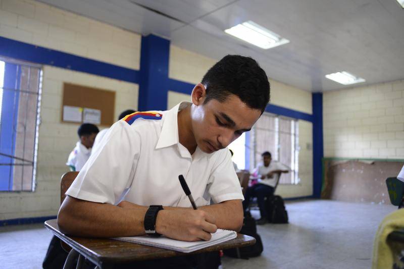 El joven Carcache Díaz, contó que el éxito de sus calificaciones se debe a la disciplina que sus padres le han inculcado desde el hogar. 