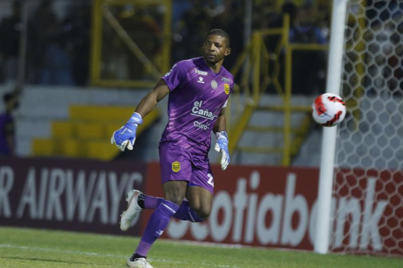 Expreparador físico del Real España arremete contra Buba López