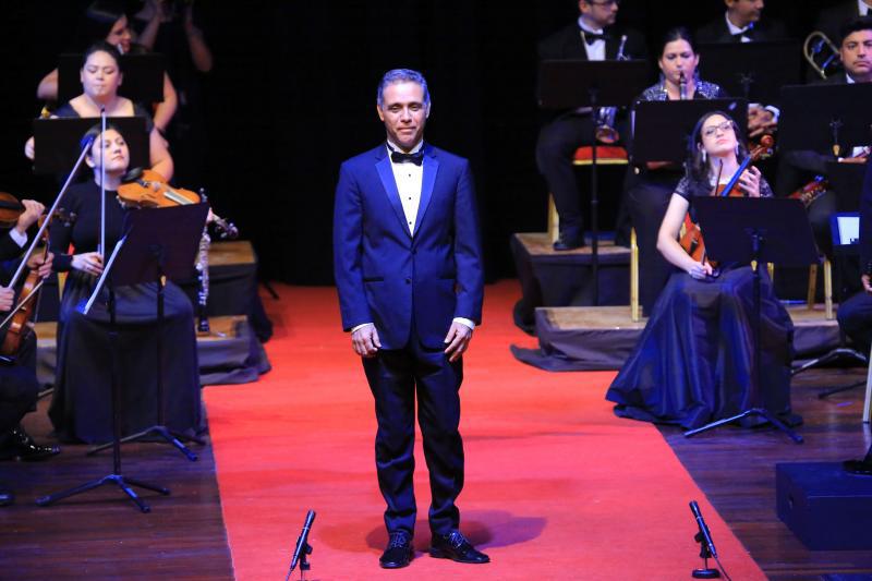 El tenor hondureño Carlos Romero fue el primero en presentarse.